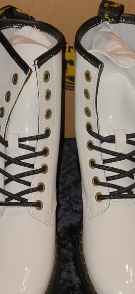 Dr. Martens - Picture 4 of 13